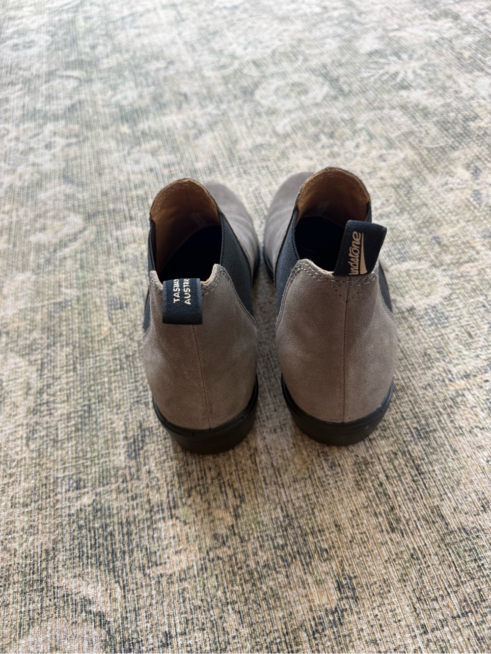 Blundstone Suede Leather Chelsea Boots Women's Size US 7 Shorties Worn Once - Picture 2 of 7
